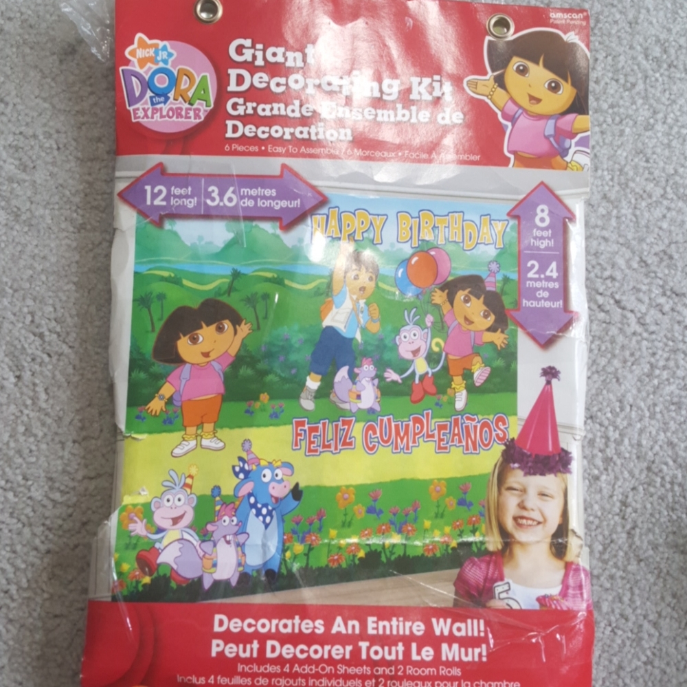 Nick jr. Dora the Explorer. wall decorating kit